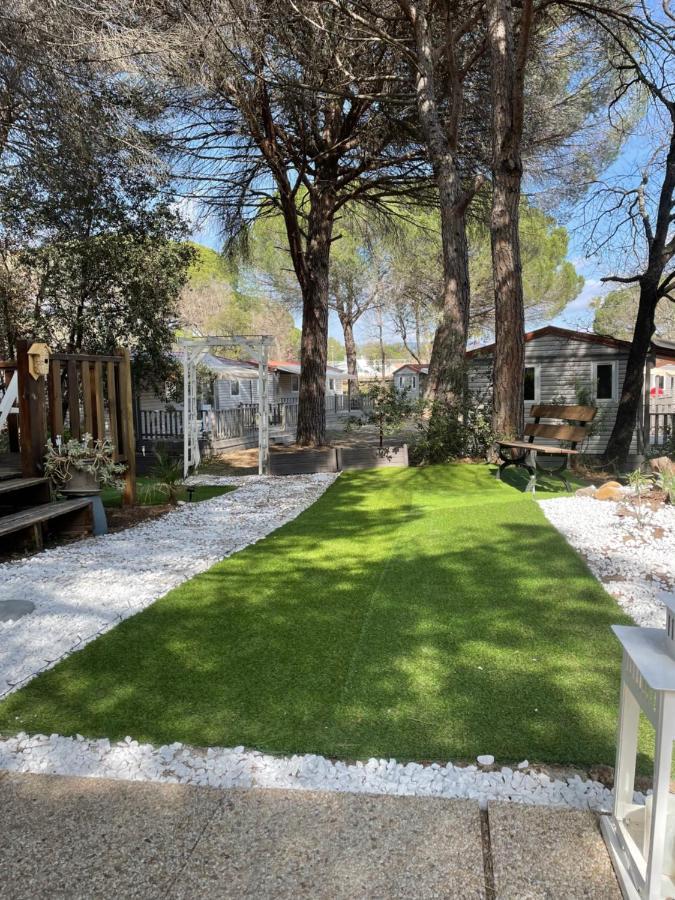 Camping Oasis Village Puget-sur Argens Exterior photo